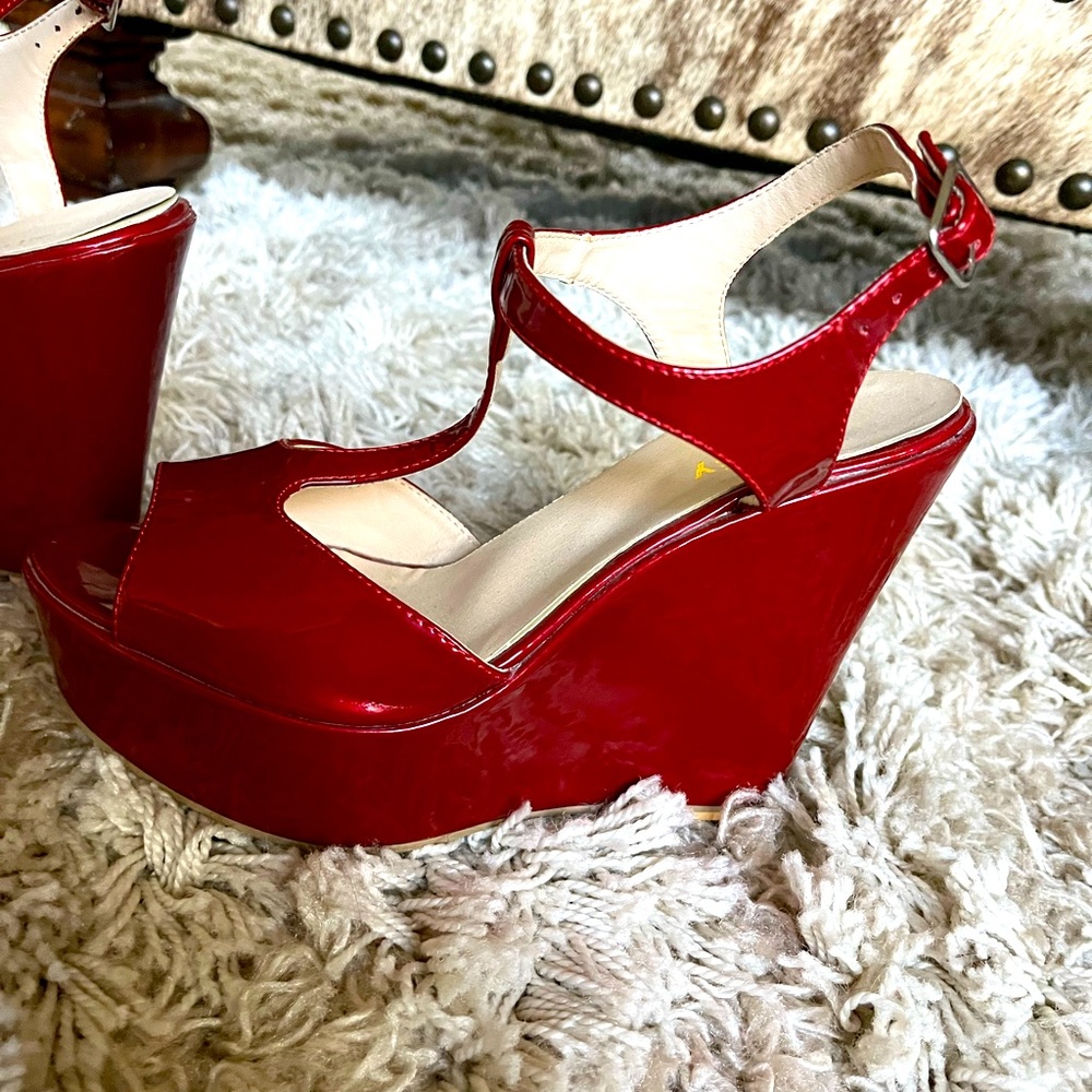 ZriEy women’s 5 inch wedge red heels - sz 8